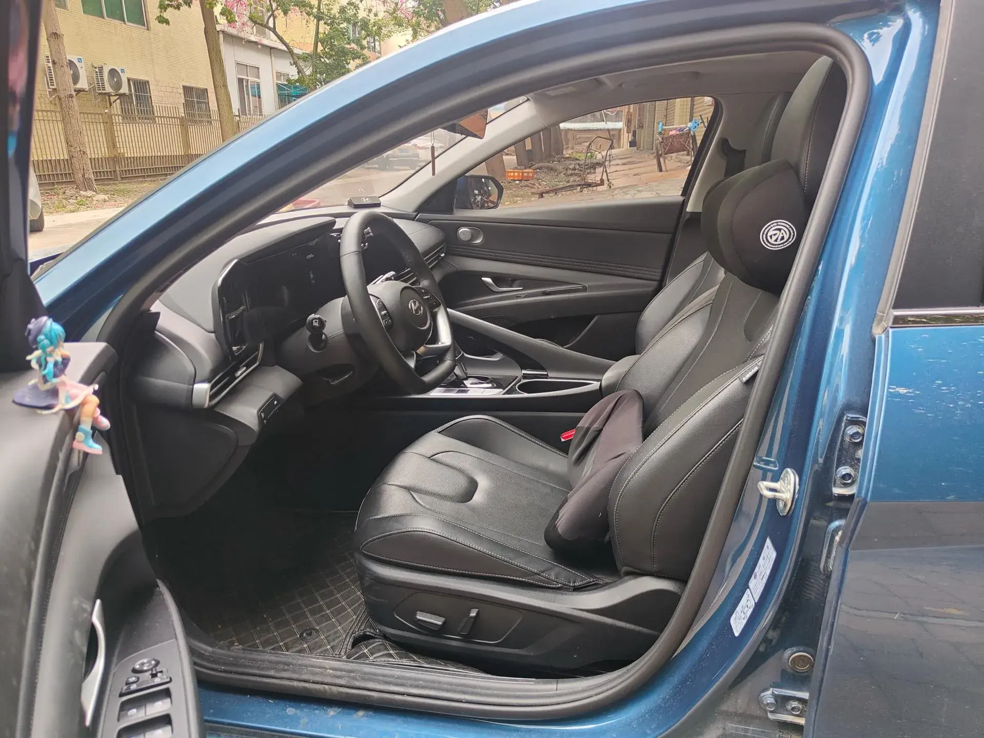 2022 HYUNDAI ELANTRA thumbnail 3