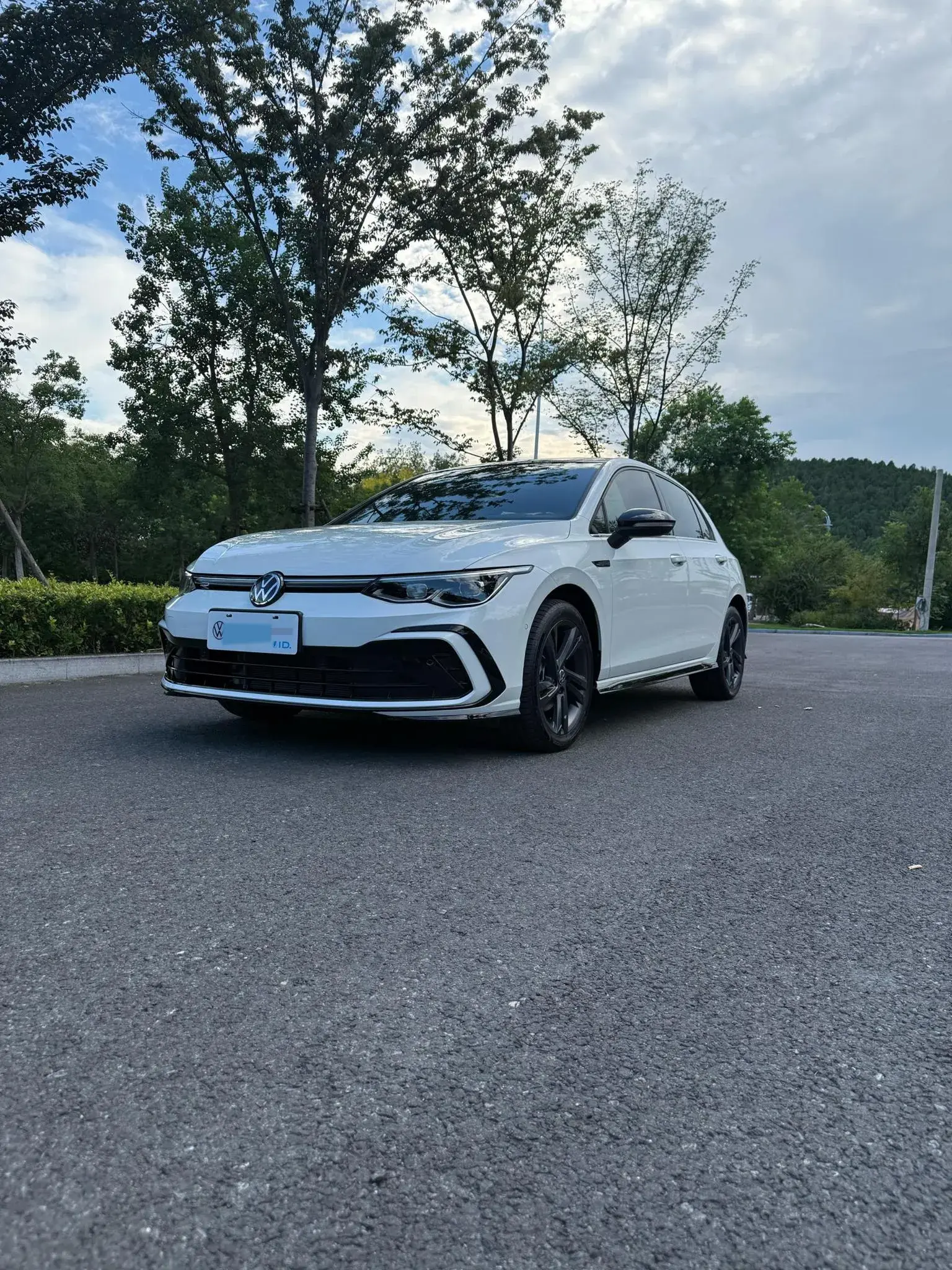 2023 VOLKSWAGEN GOLF view 1