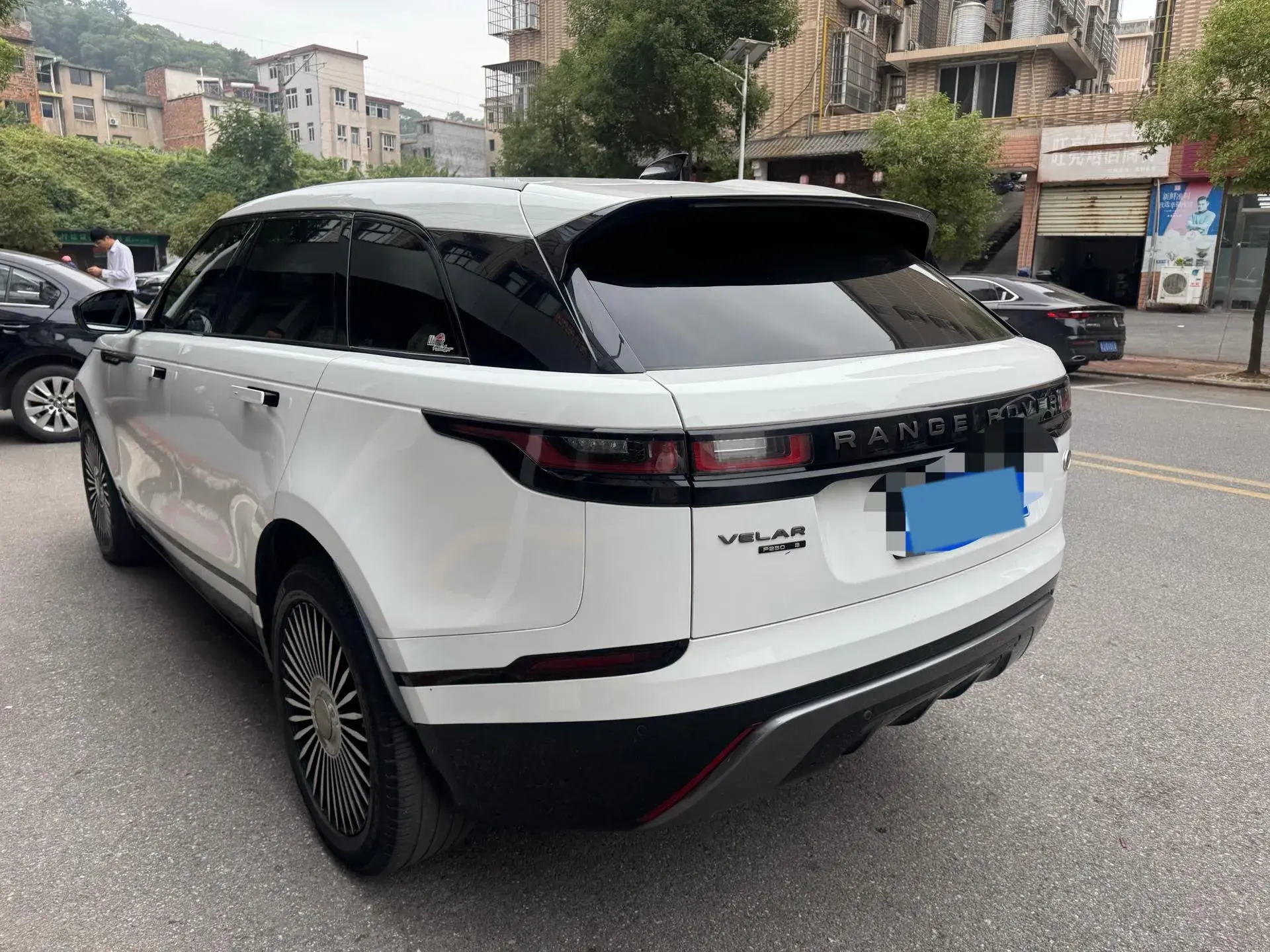 2020 LAND ROVER thumbnail 3