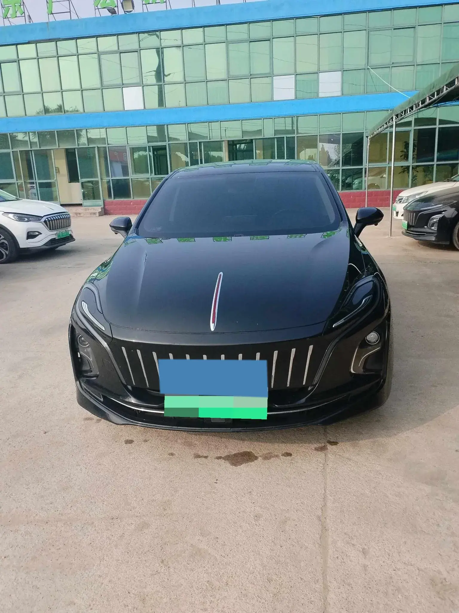 2022 HONGQI E-QM5 thumbnail 3