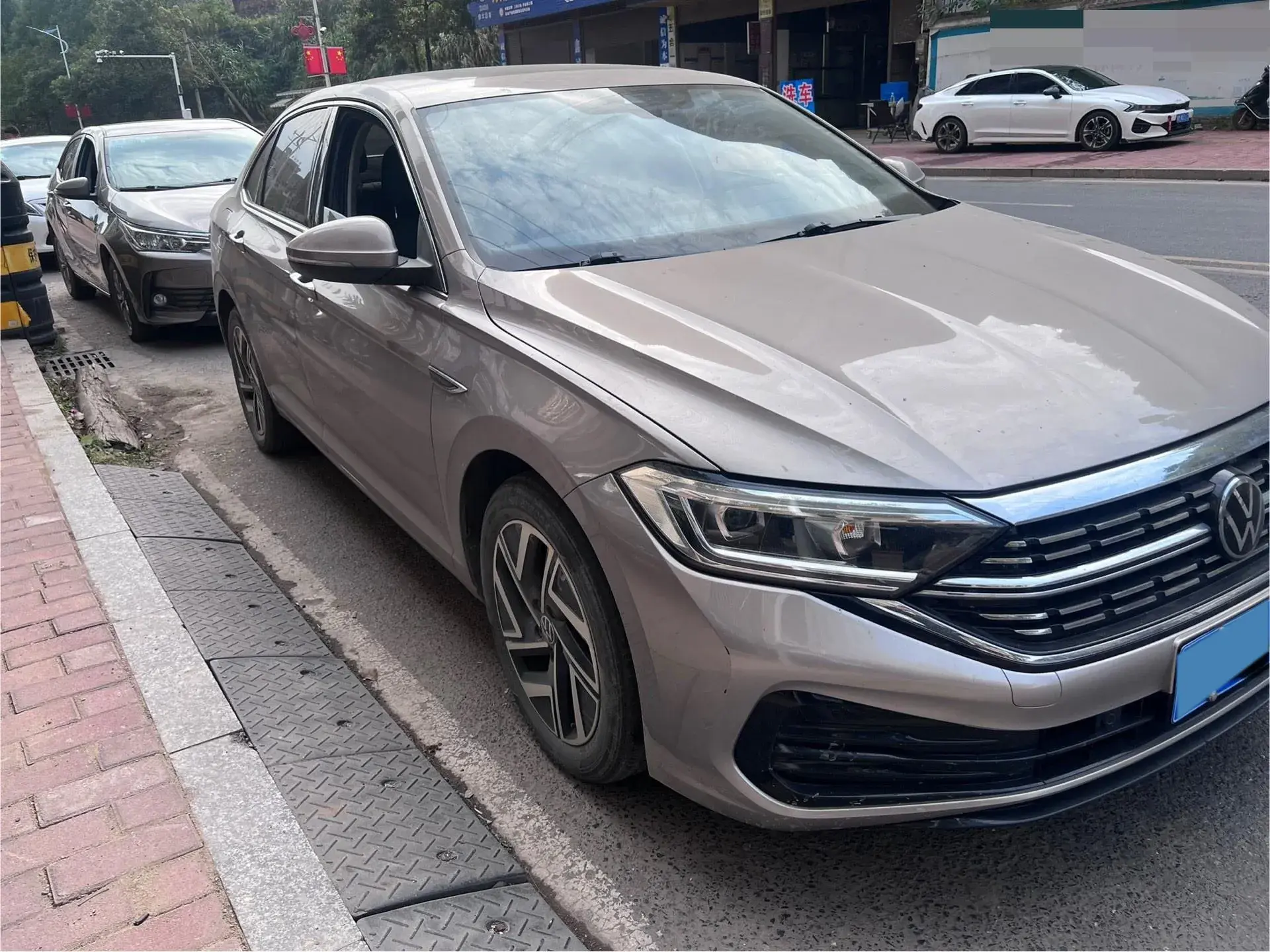 2023 VOLKSWAGEN SAGITAR thumbnail 3