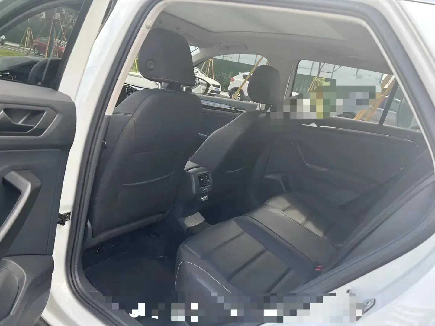 2021 VOLKSWAGEN T-ROC thumbnail 4