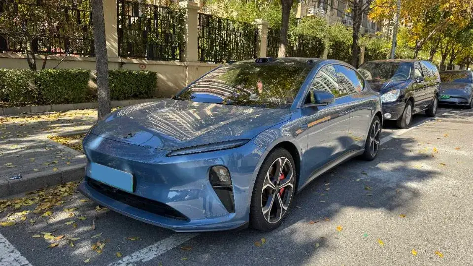 2022 NIO ET5 view 1