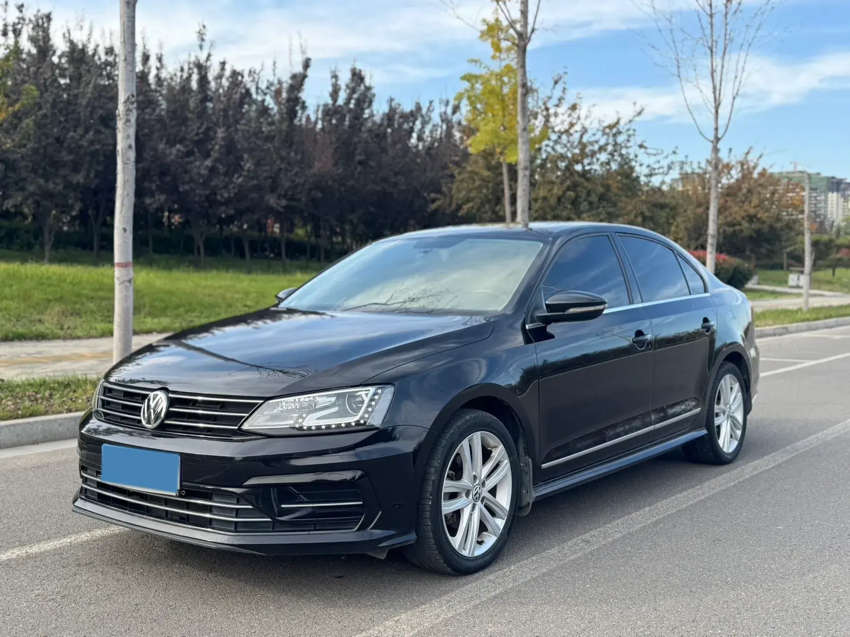 2018 VOLKSWAGEN SAGITAR view 1