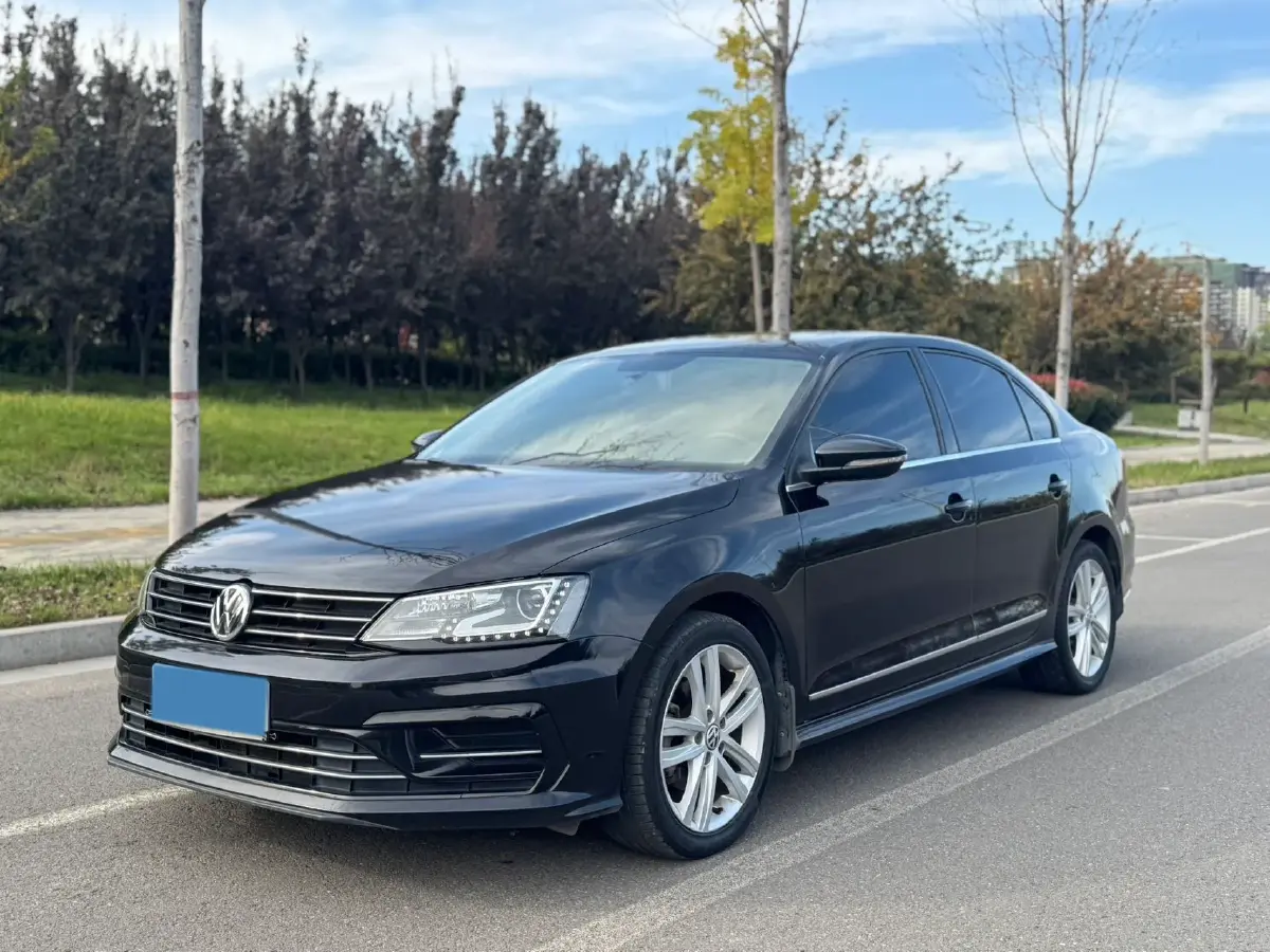 2018 Volkswagen Sagitar 1.4T 150HP L4 7DCT