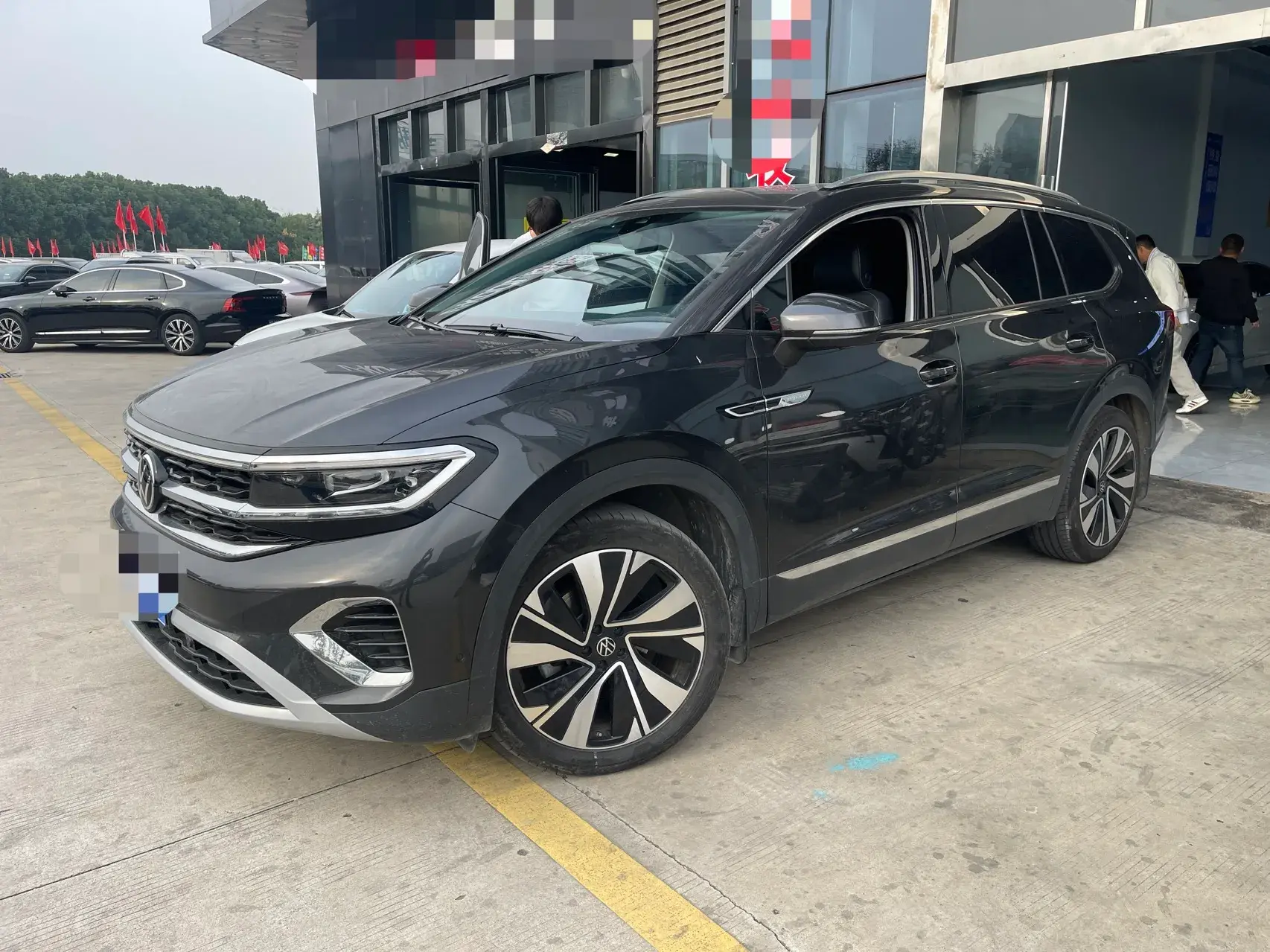 2023 VOLKSWAGEN TALAGON view 1