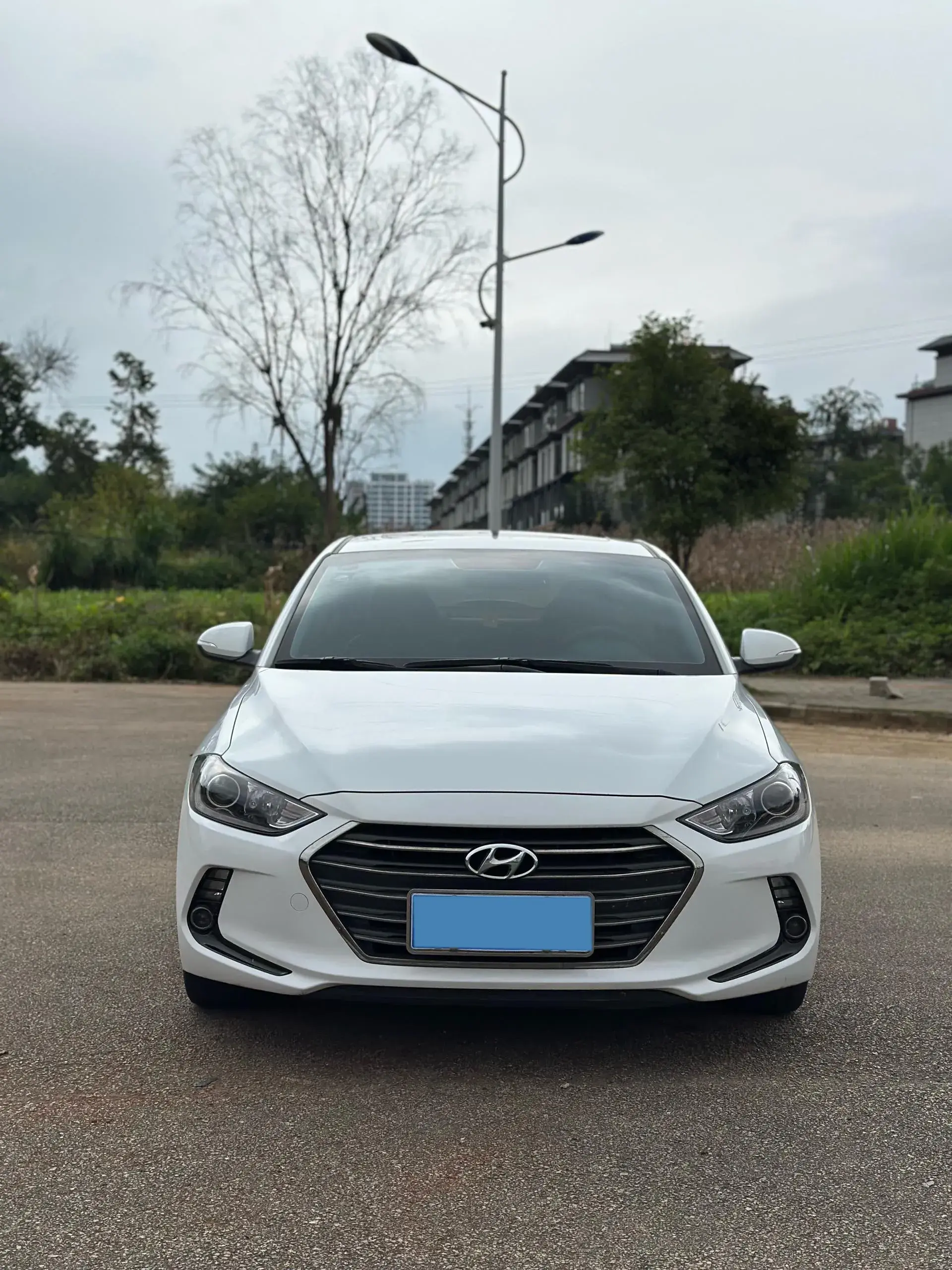 2016 HYUNDAI ELANTRA thumbnail 3