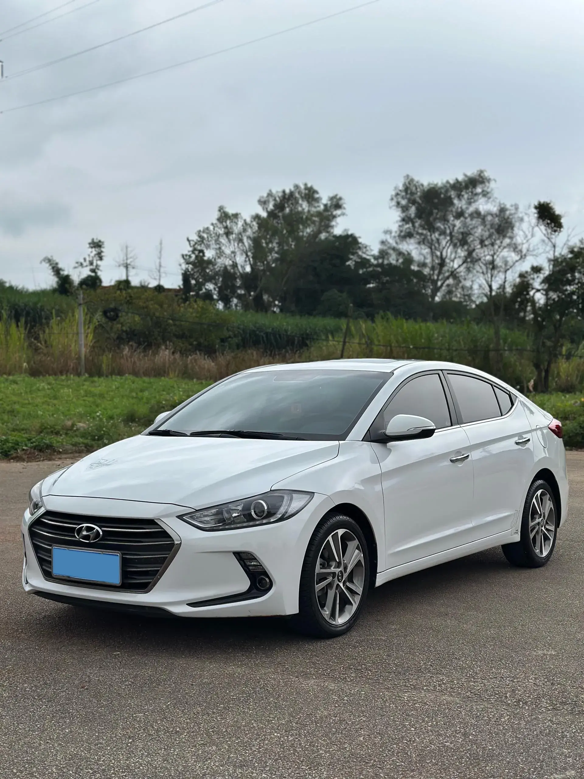 2016 HYUNDAI ELANTRA view 1
