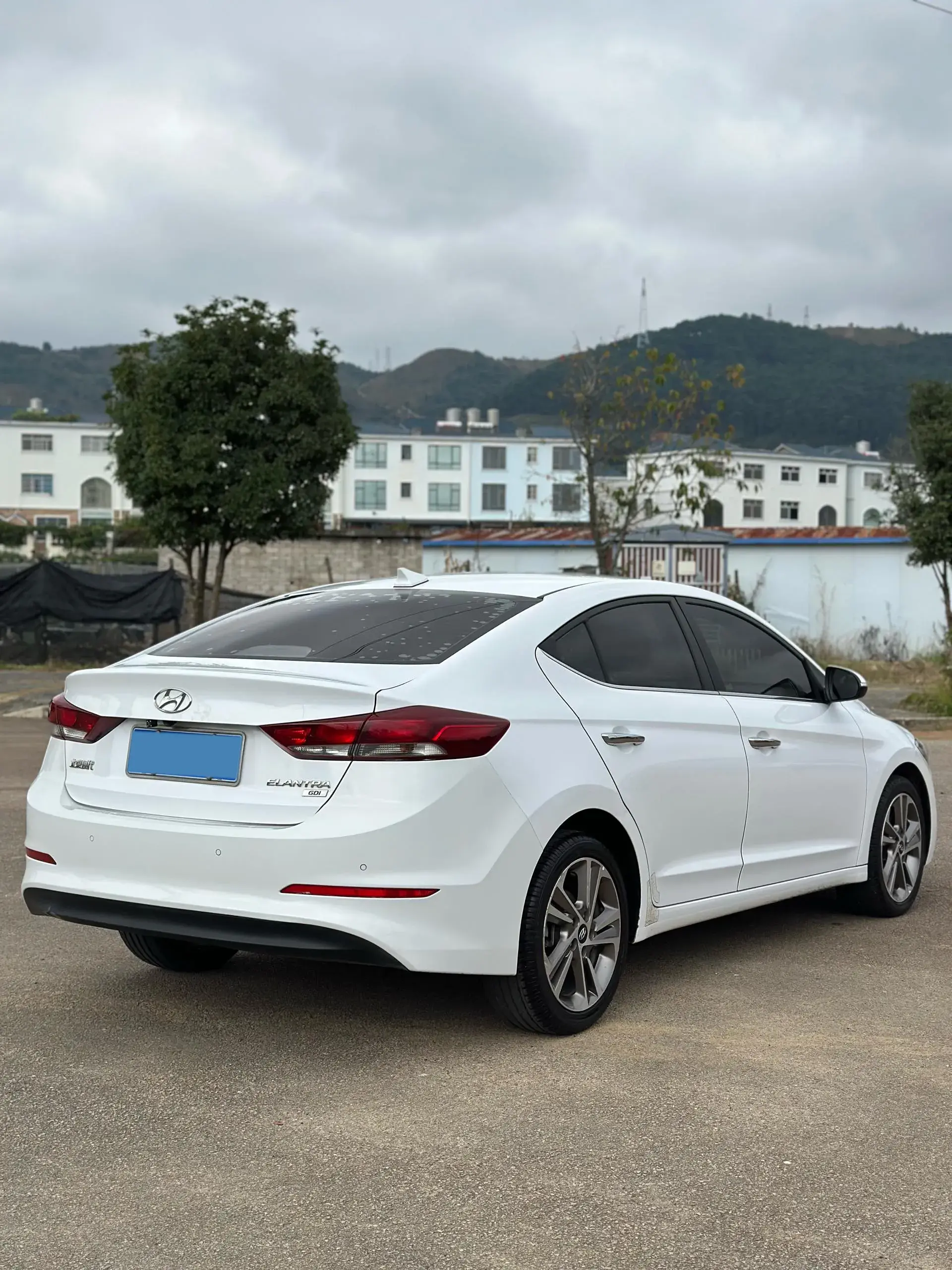 2016 HYUNDAI ELANTRA thumbnail 4