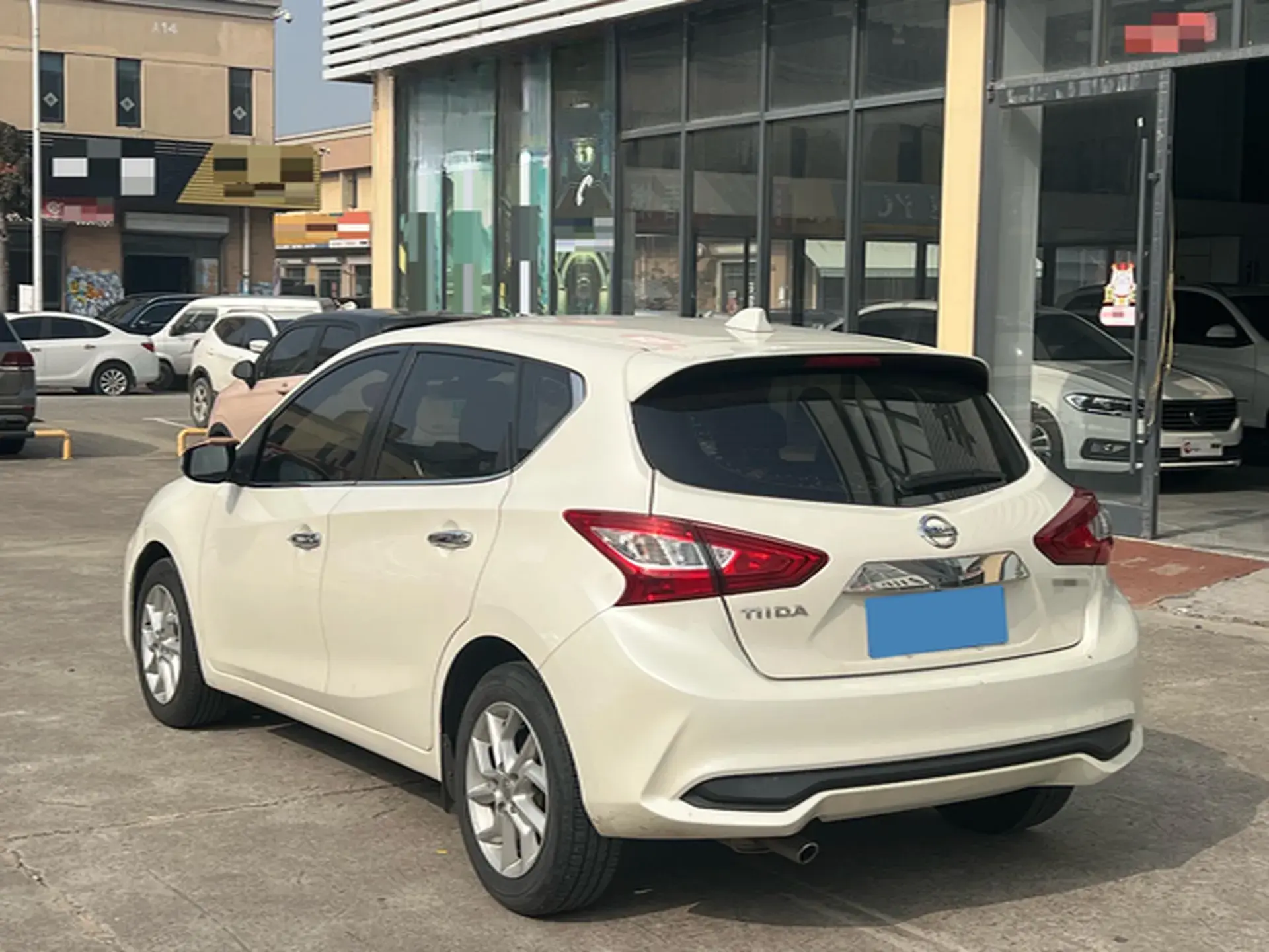 2021 NISSAN TIIDA thumbnail 4