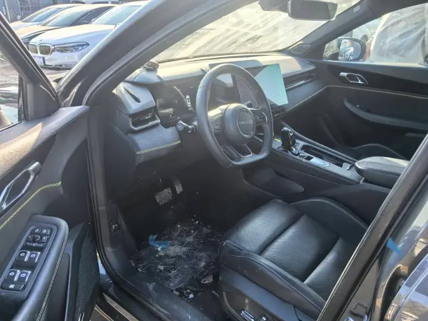 2023 LYNK&CO 03 thumbnail 2