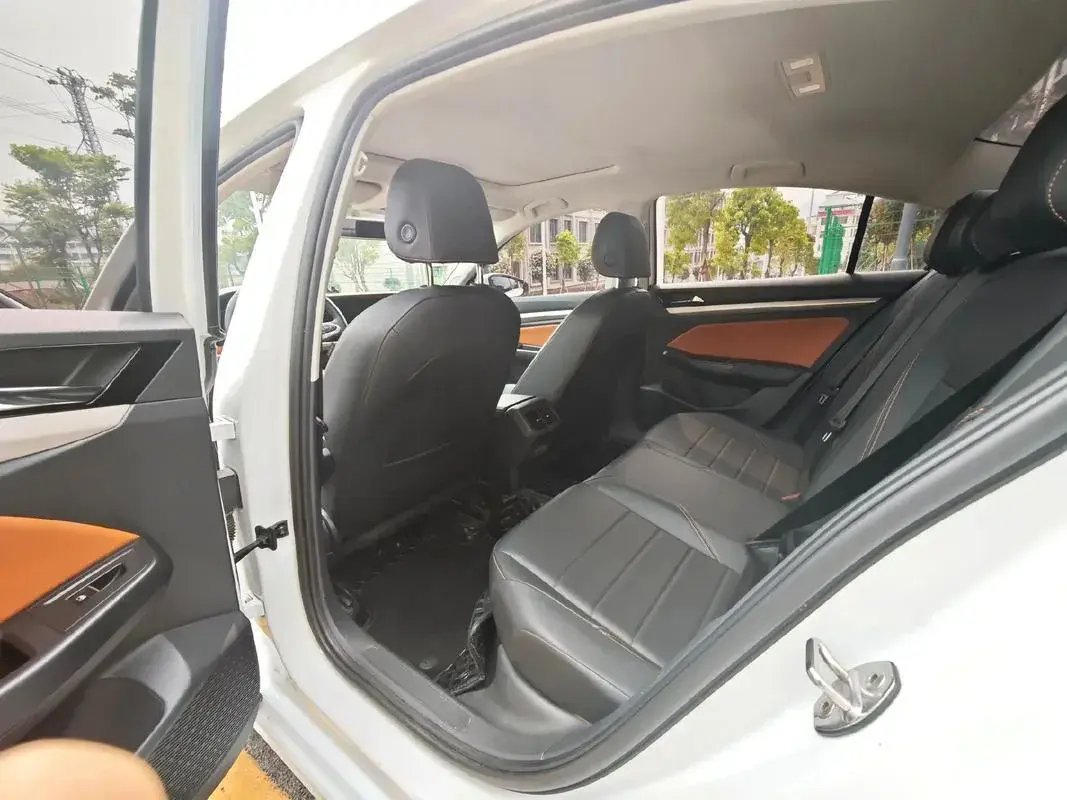 2023 VOLKSWAGEN BORA thumbnail 3