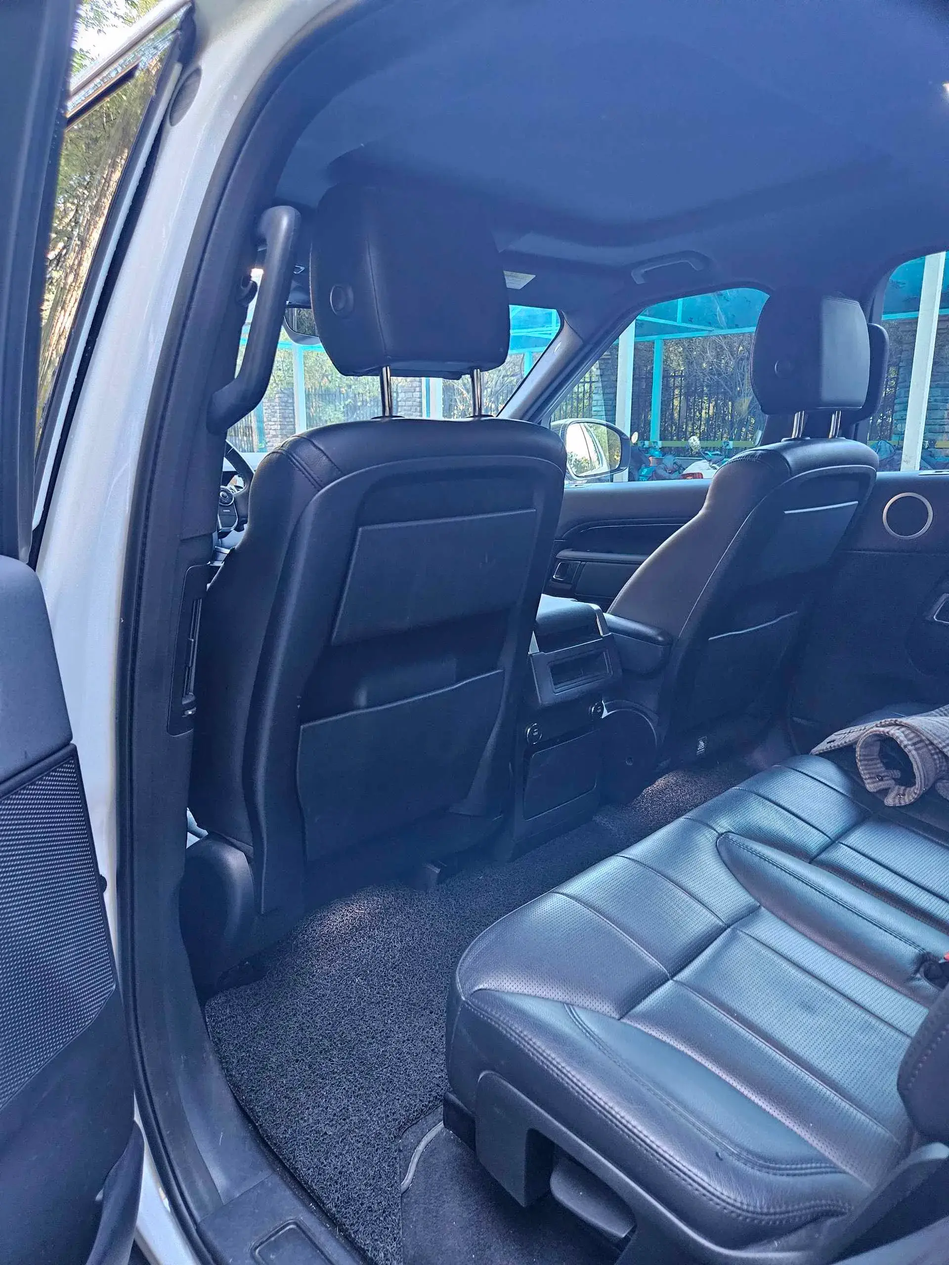 2017 LAND ROVER thumbnail 4