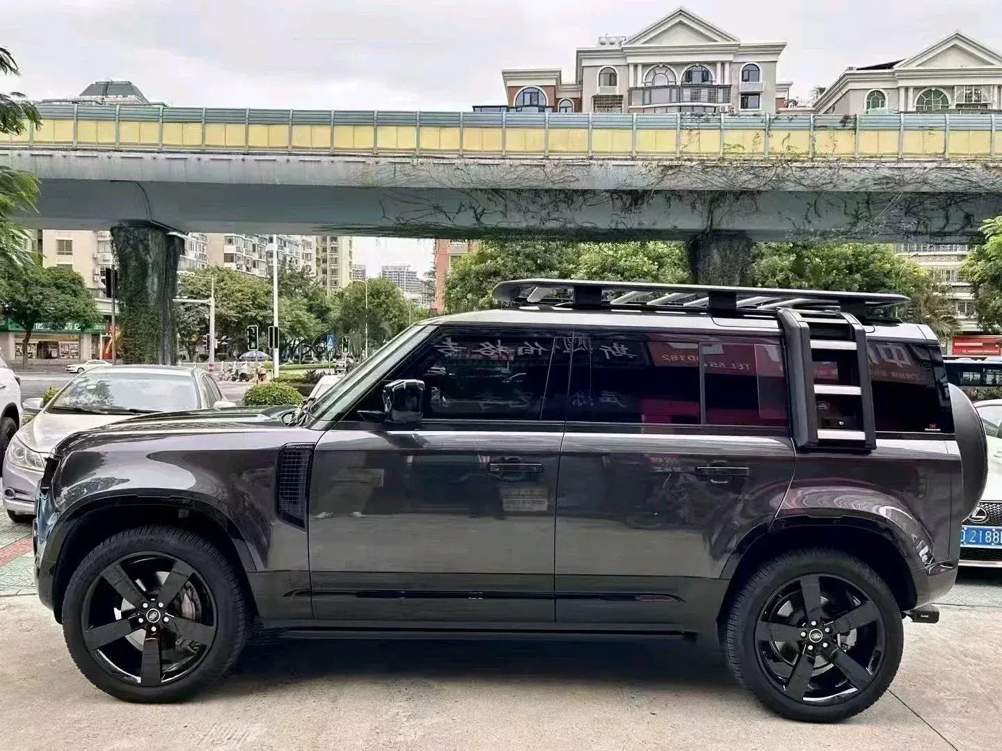 2023 LAND ROVER thumbnail 2