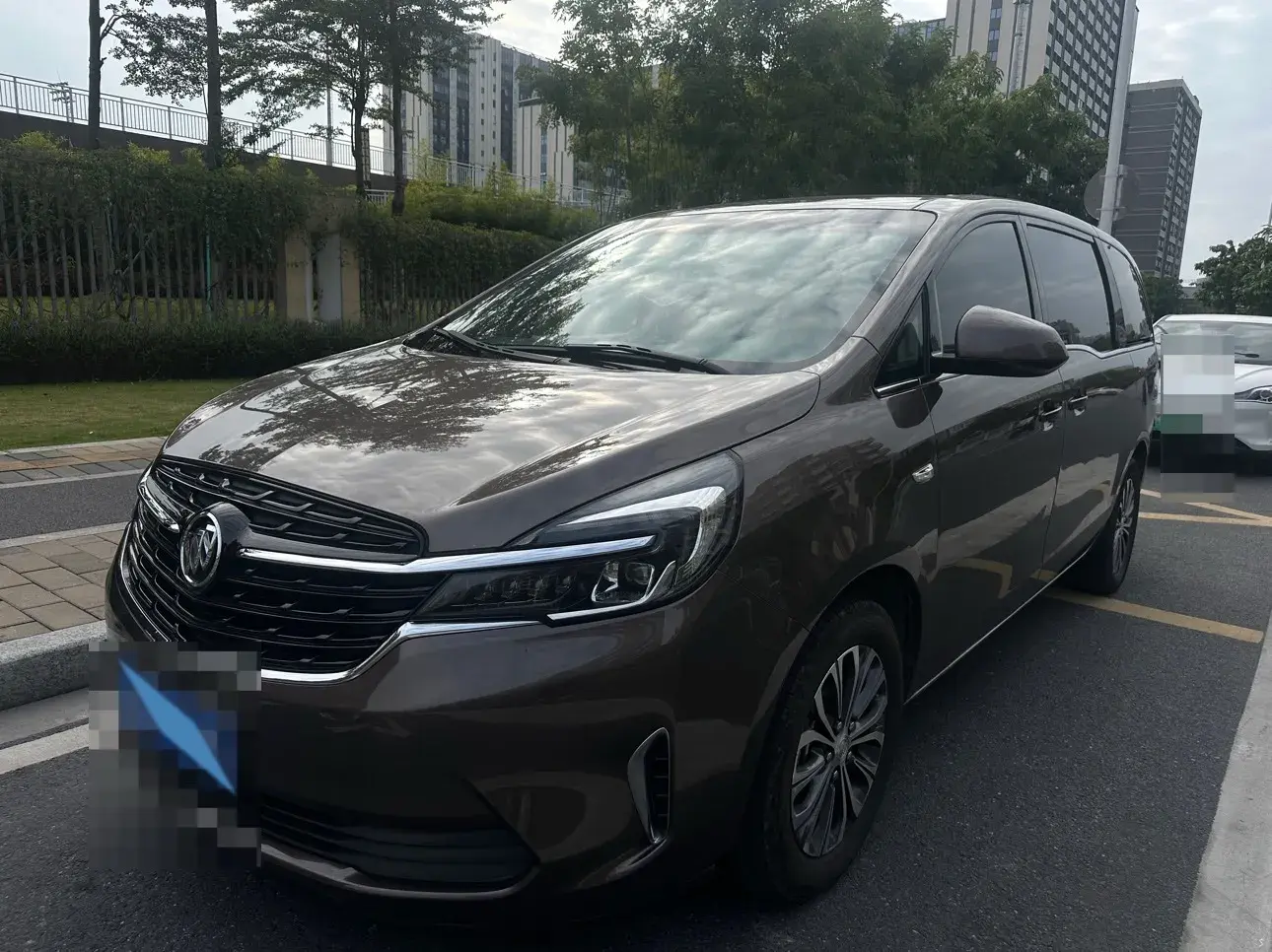 2022 BUICK GL8 view 1