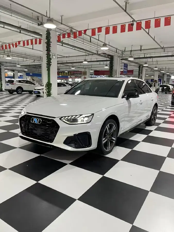 2022 Audi A4L 2.0T 190HP L4 7DCT