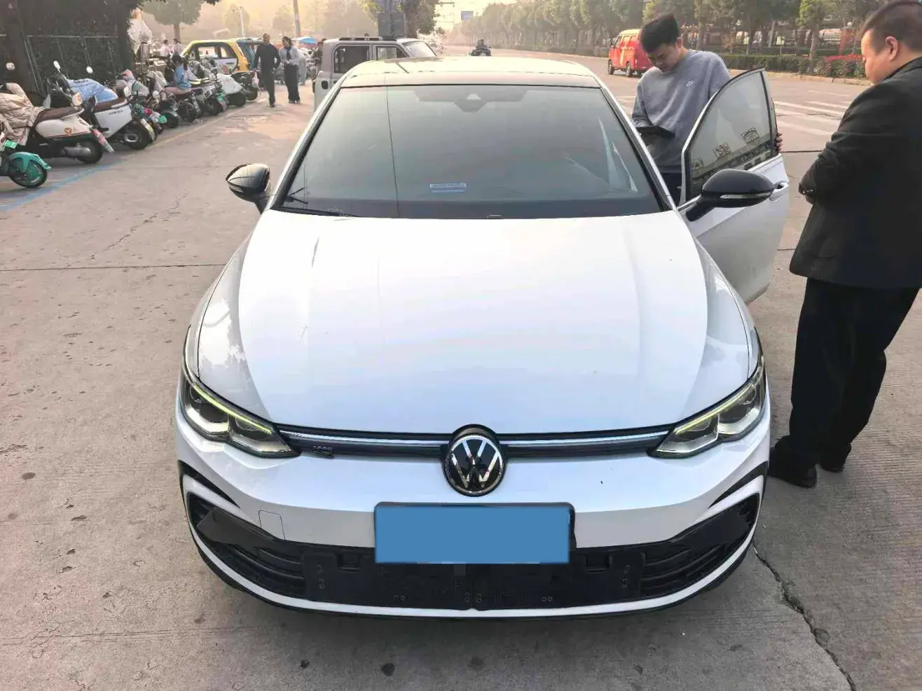 2021 VOLKSWAGEN GOLF thumbnail 2