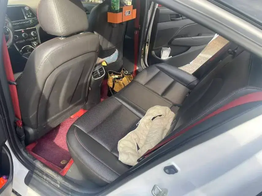 2019 HYUNDAI ELANTRA thumbnail 4