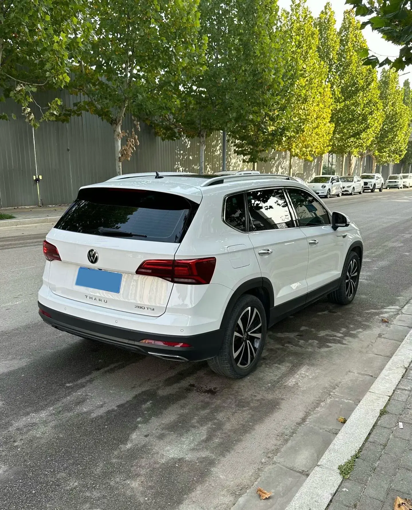 2020 VOLKSWAGEN THARU thumbnail 4