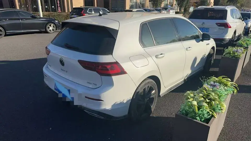 2021 VOLKSWAGEN GOLF thumbnail 2