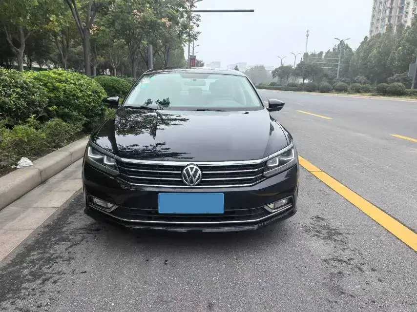 2017 VOLKSWAGEN PASSAT thumbnail 2