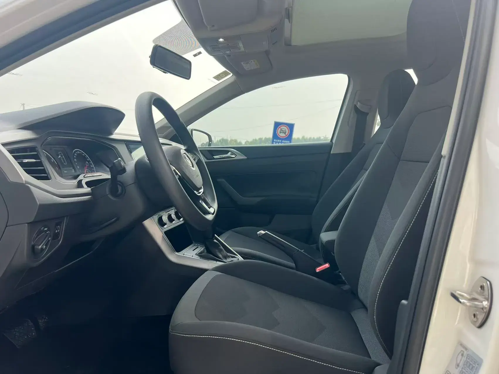 2019 VOLKSWAGEN POLO thumbnail 4