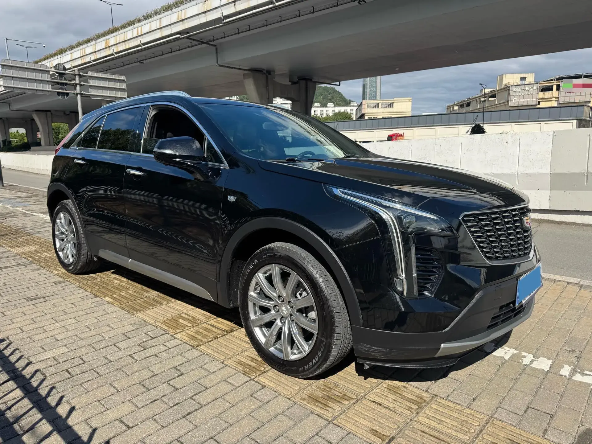 2021 CADILLAC XT4 thumbnail 3