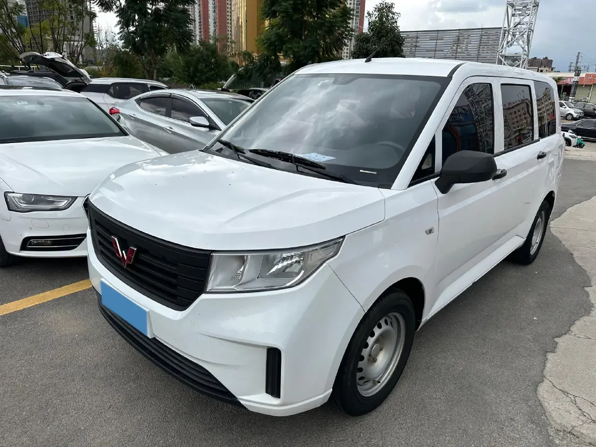 2021 WuLing HongGuang Plus 1.5T 147HP L4 6MT