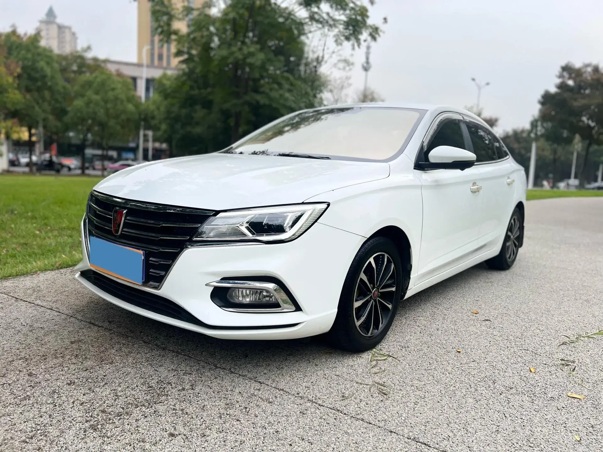 2020 ROEWE I5 view 1