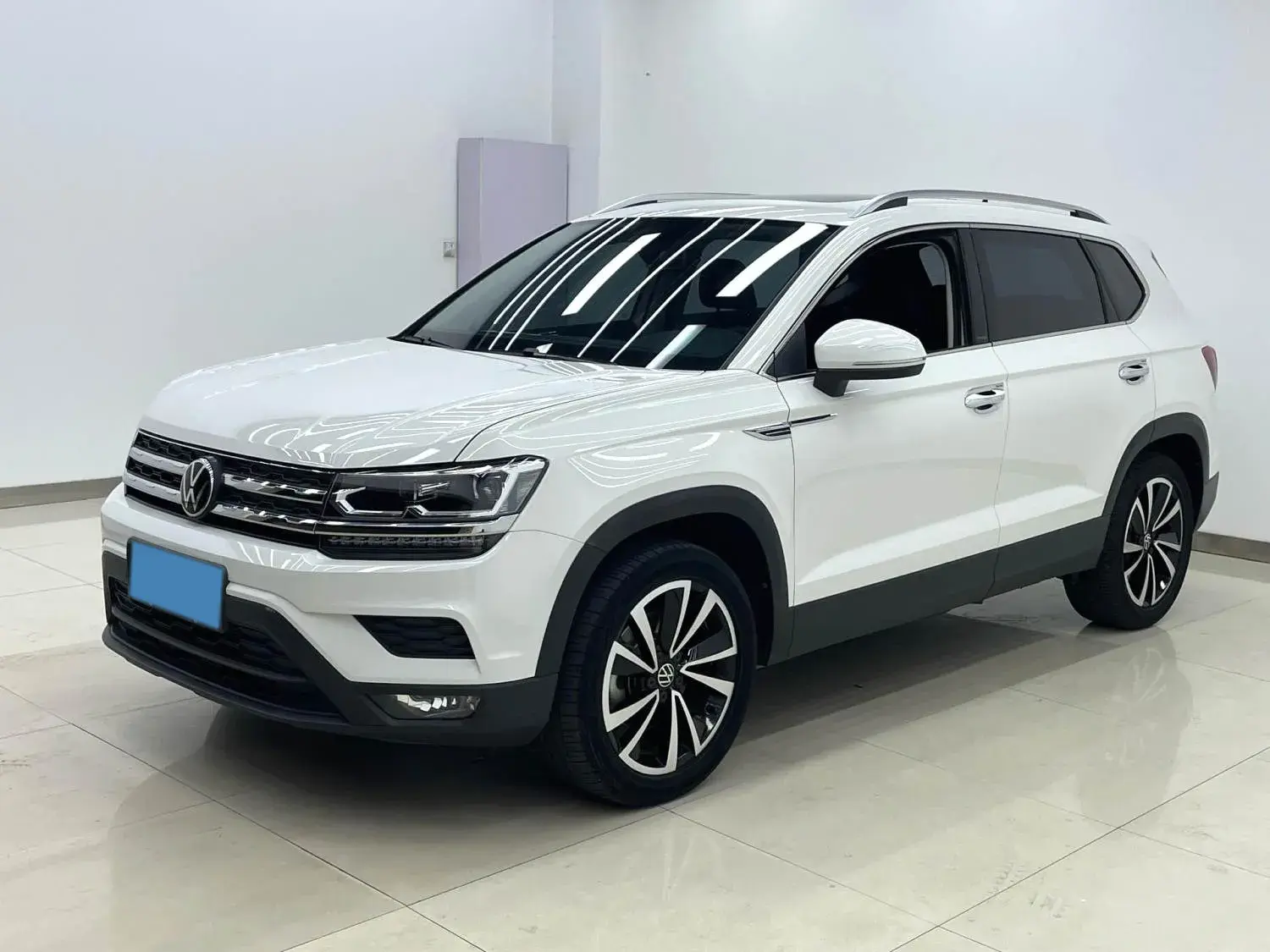 2022 VOLKSWAGEN THARU view 1