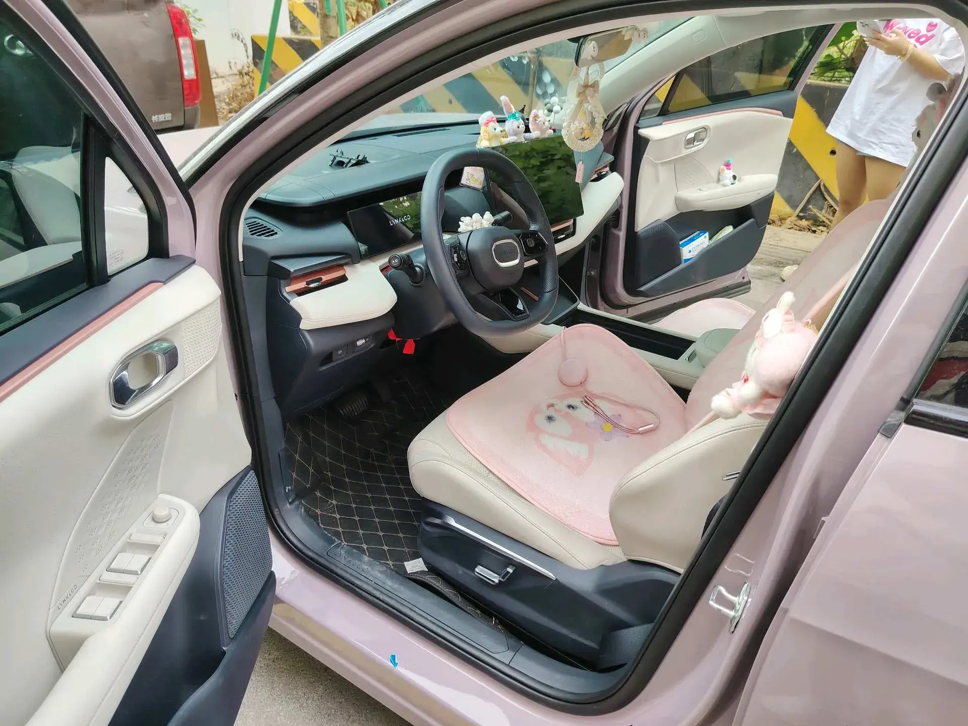 2025 LYNK&CO 06 thumbnail 2