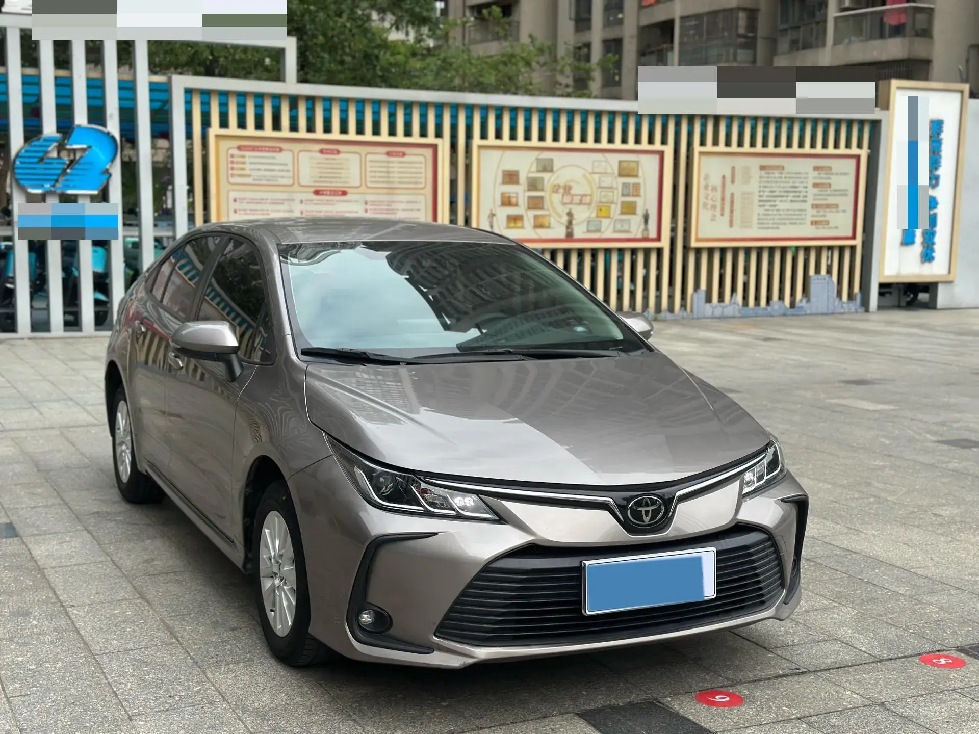 2019 TOYOTA COROLLA thumbnail 3