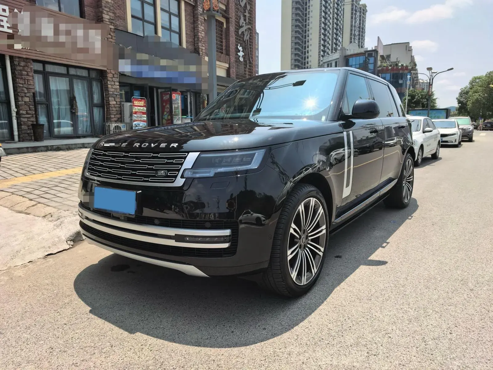 2023 LAND ROVER view 1