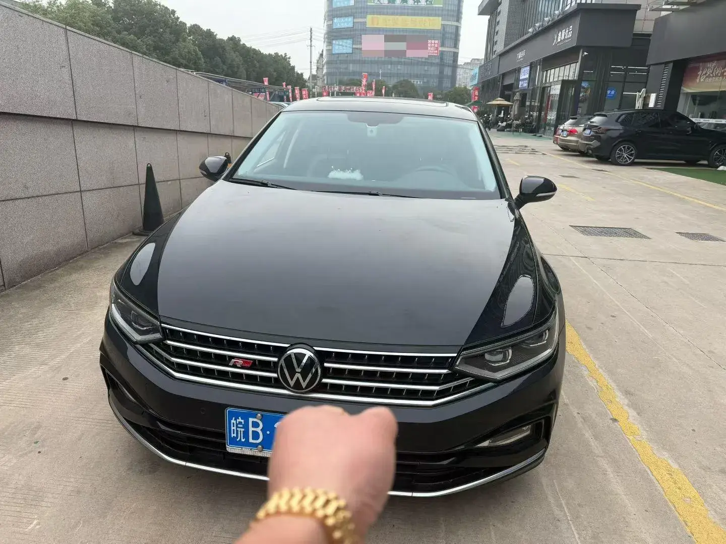 2023 VOLKSWAGEN MAGOTAN thumbnail 2