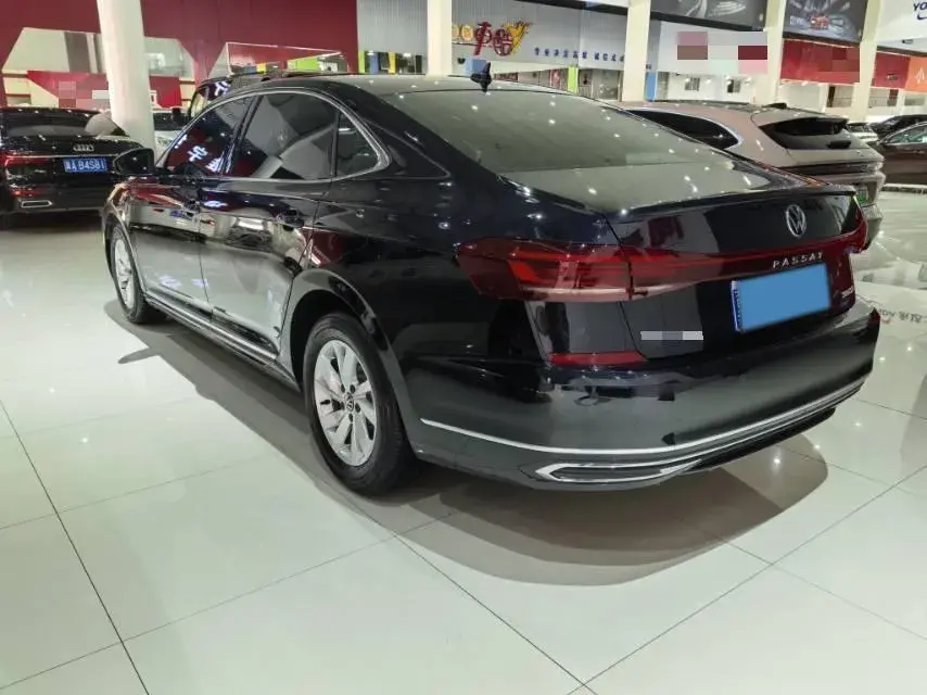 2024 VOLKSWAGEN PASSAT thumbnail 4