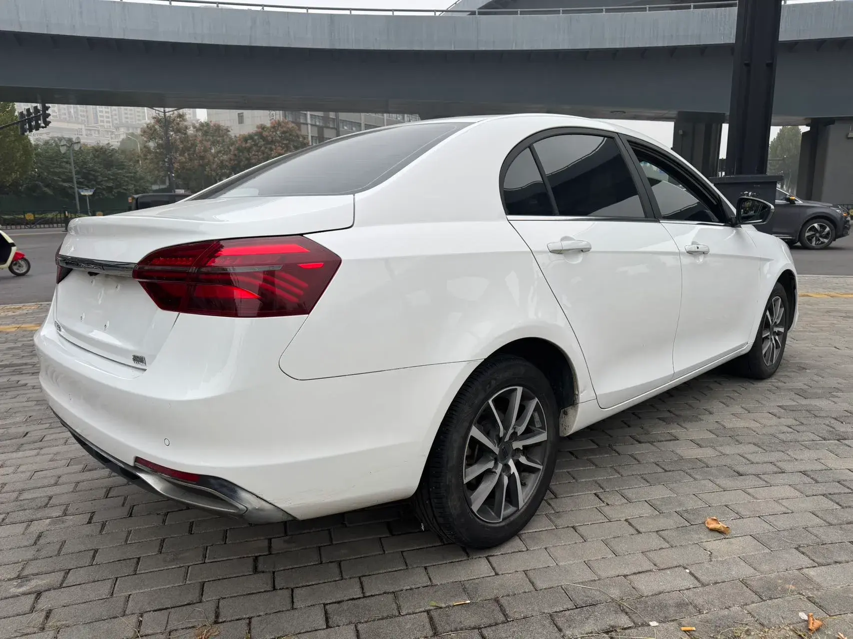 2019 GEELY EMGRAND thumbnail 4