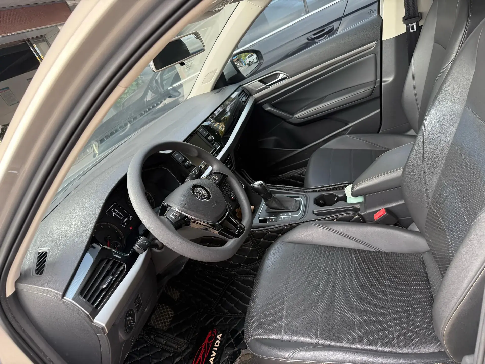 2018 VOLKSWAGEN LAVIDA thumbnail 3