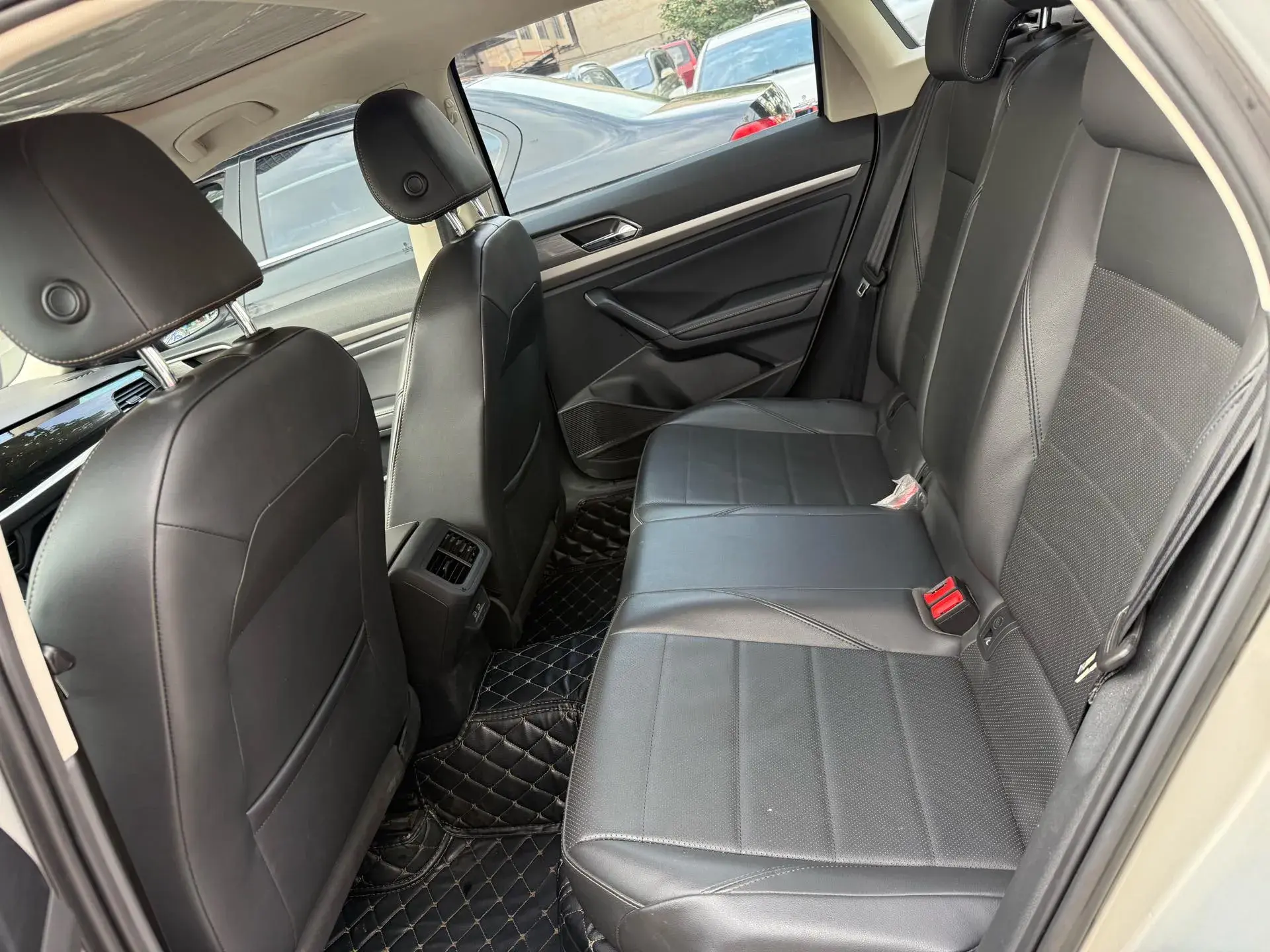 2018 VOLKSWAGEN LAVIDA thumbnail 4