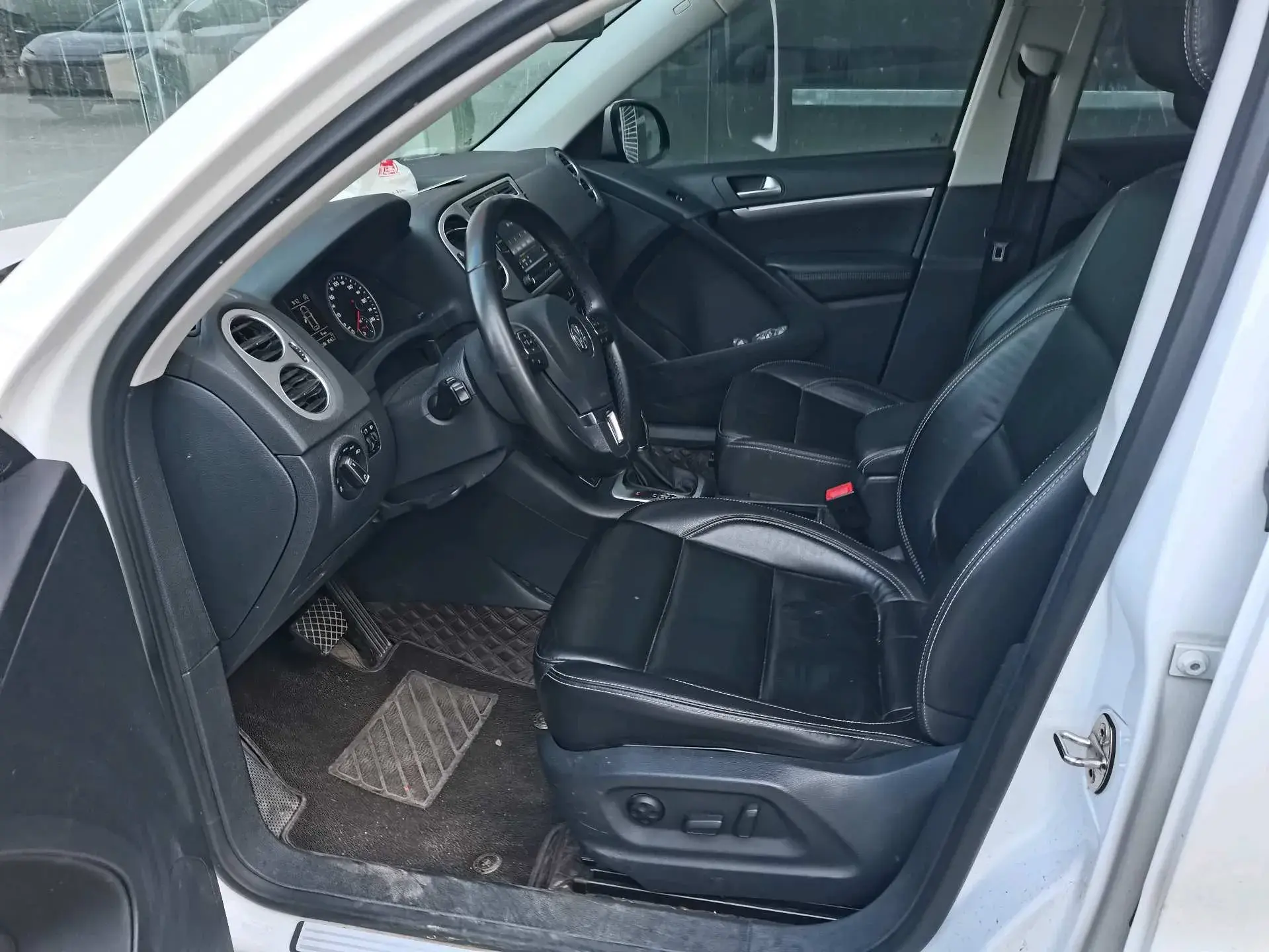 2016 VOLKSWAGEN TIGUAN thumbnail 2