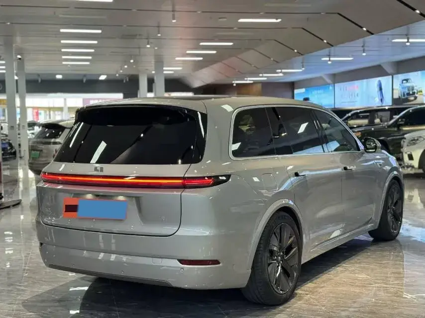 2023 LI L9 thumbnail 3