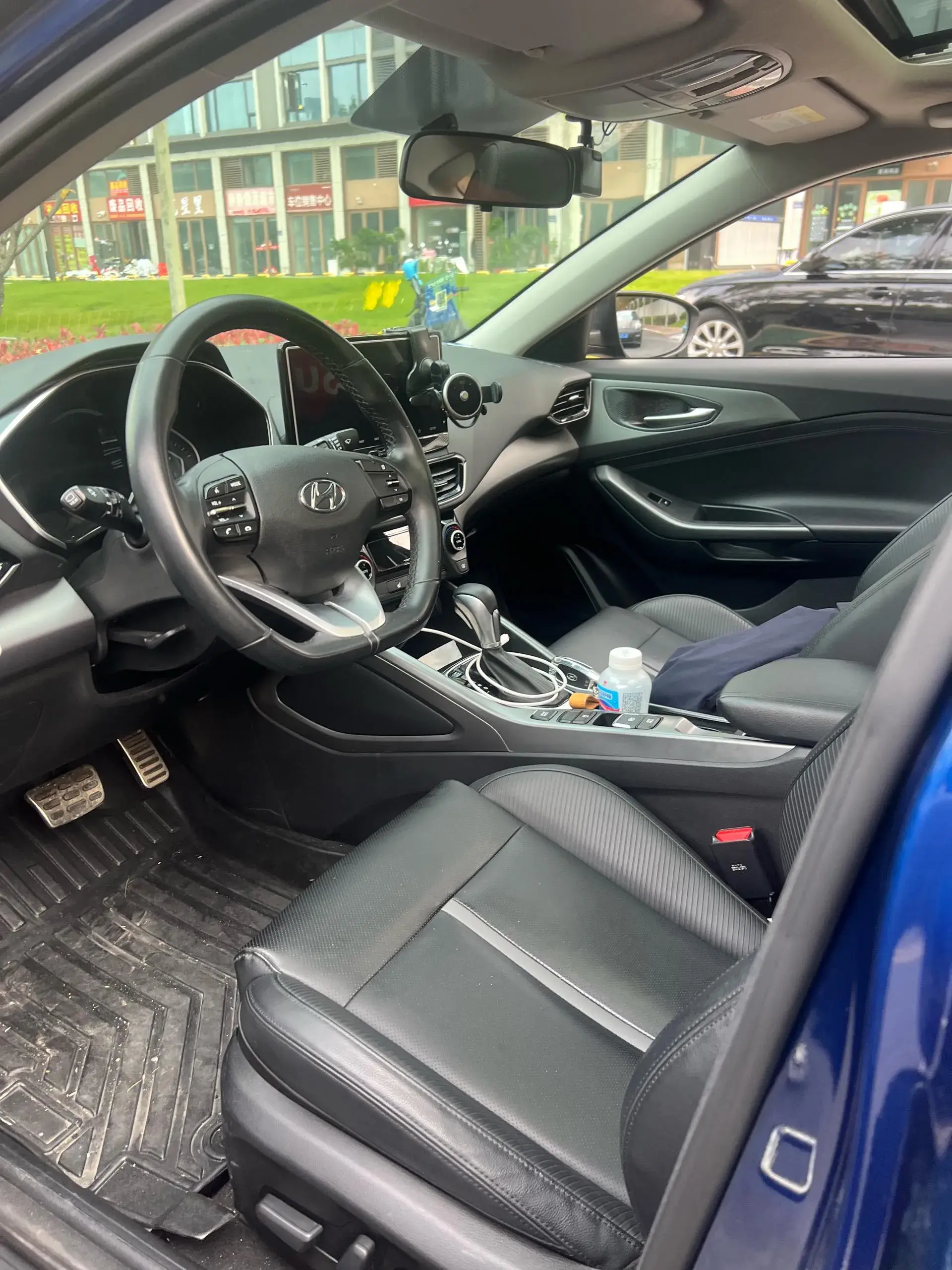 2019 HYUNDAI LA thumbnail 4