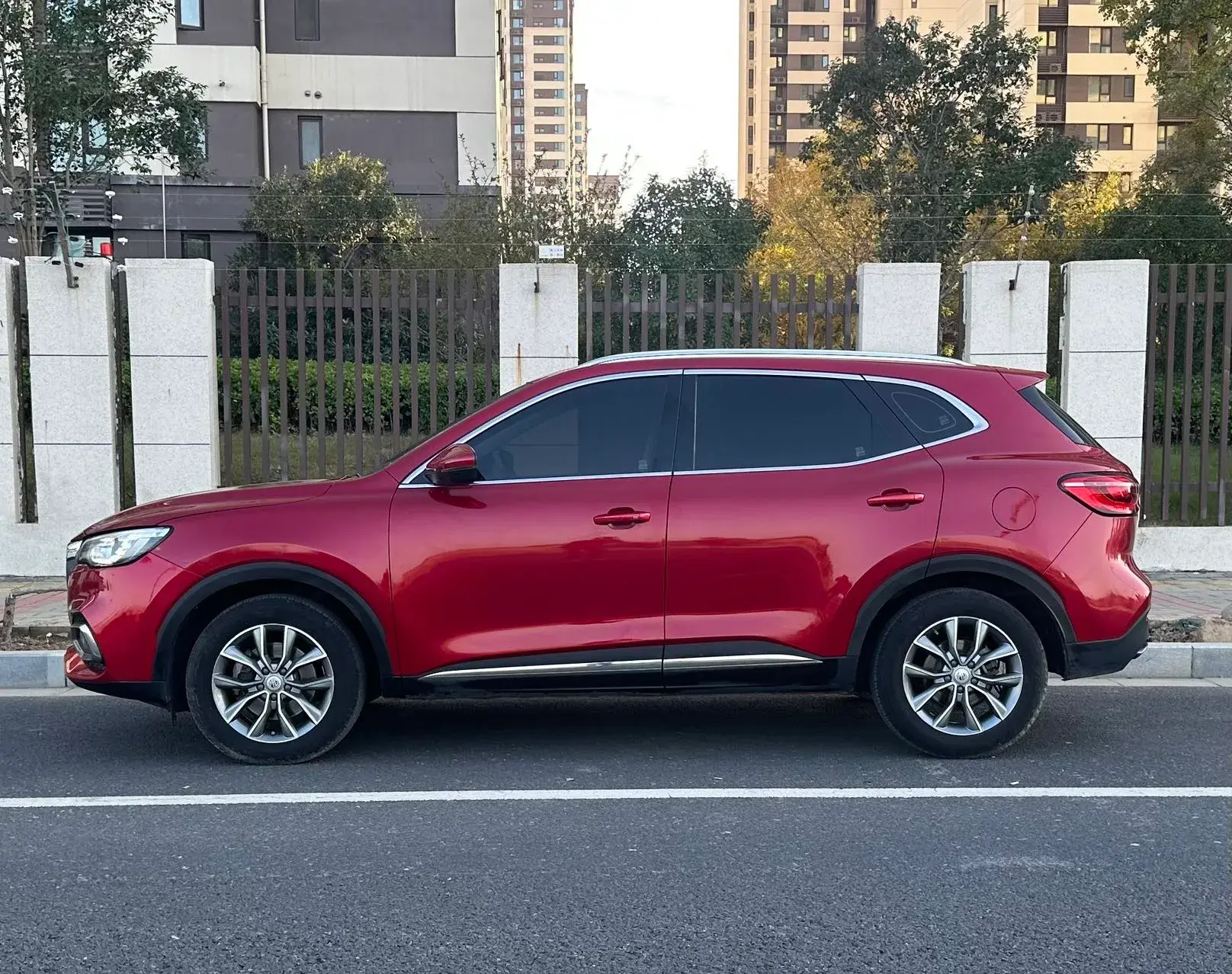 2018 MG HS thumbnail 3