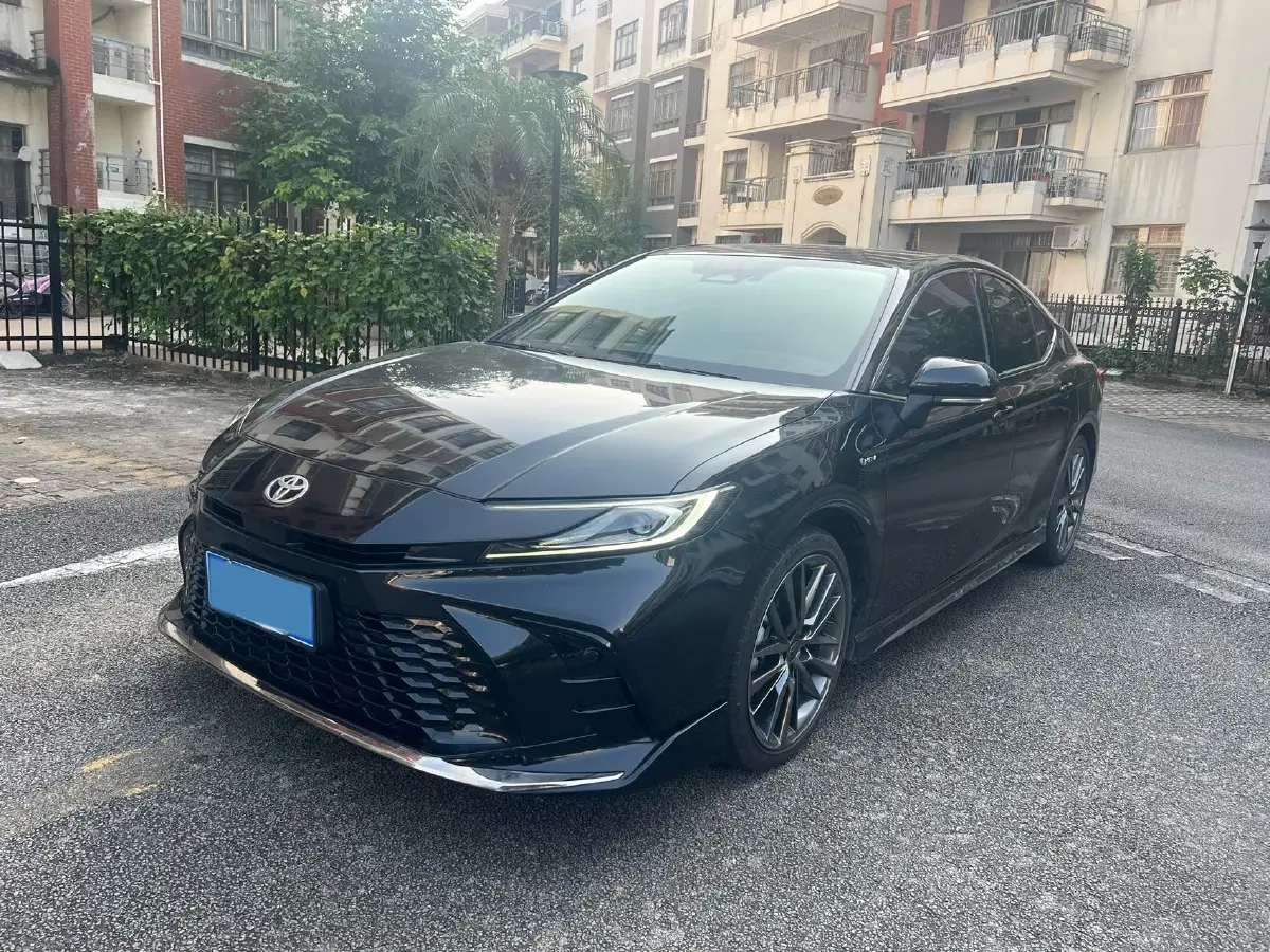 2024 Toyota Camry 2.0L 152HP L4 E-CVT Hybrid