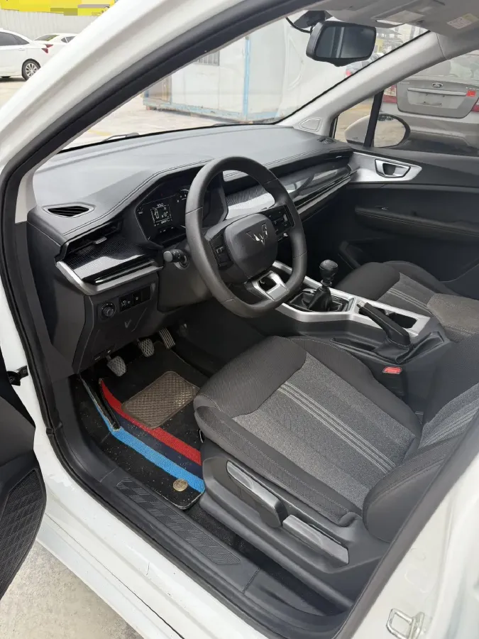 2022 WuLing JiaChen 1.5L 99HP L4 6MT,autocango,china used car exporter,china ev exporter,chinese used car exporter,chinese used ev exporter