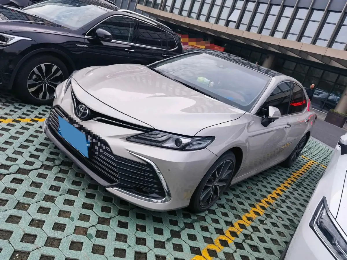 2021 Toyota Camry 2.5L 209HP L4 8AT