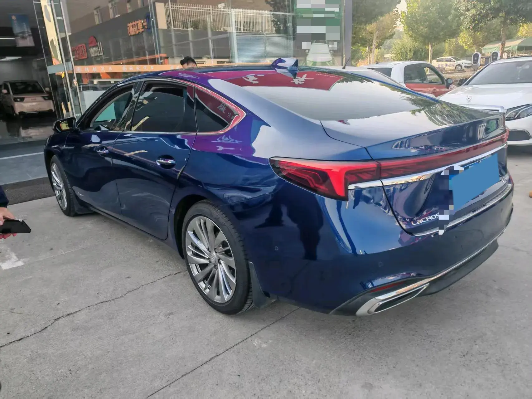 2023 BUICK LARCOSSE thumbnail 3