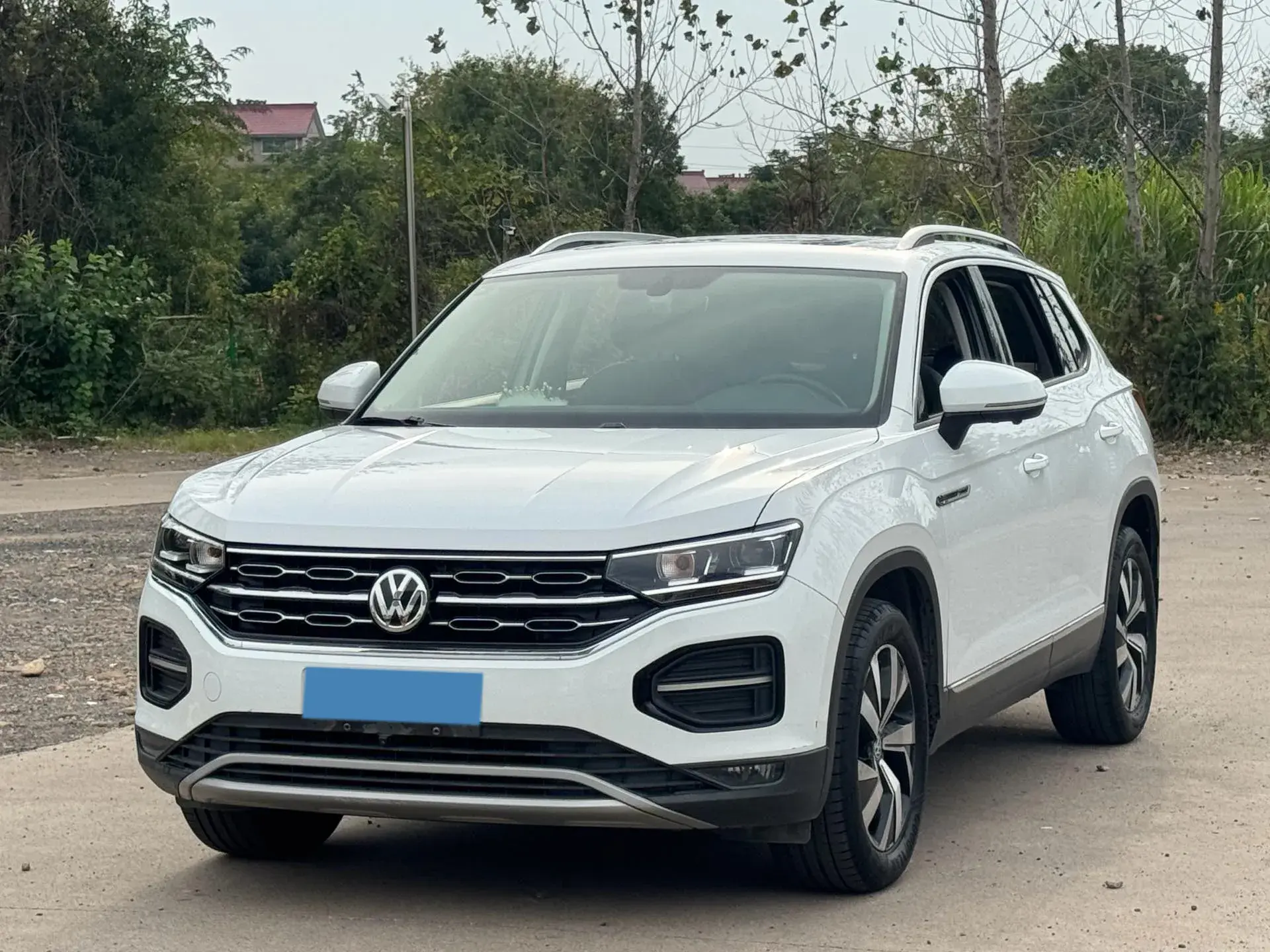 2020 VOLKSWAGEN TAYRON view 1