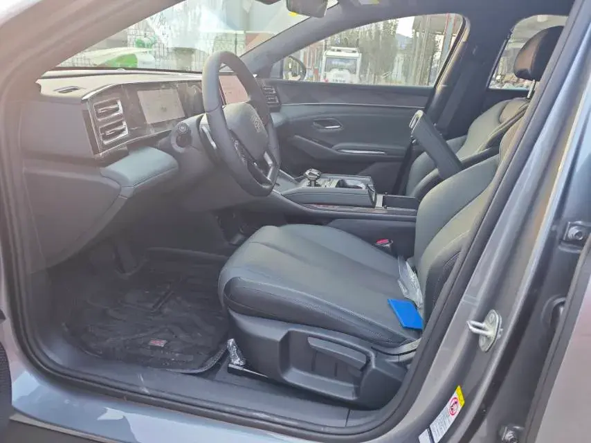 2025 BYD QINL thumbnail 3