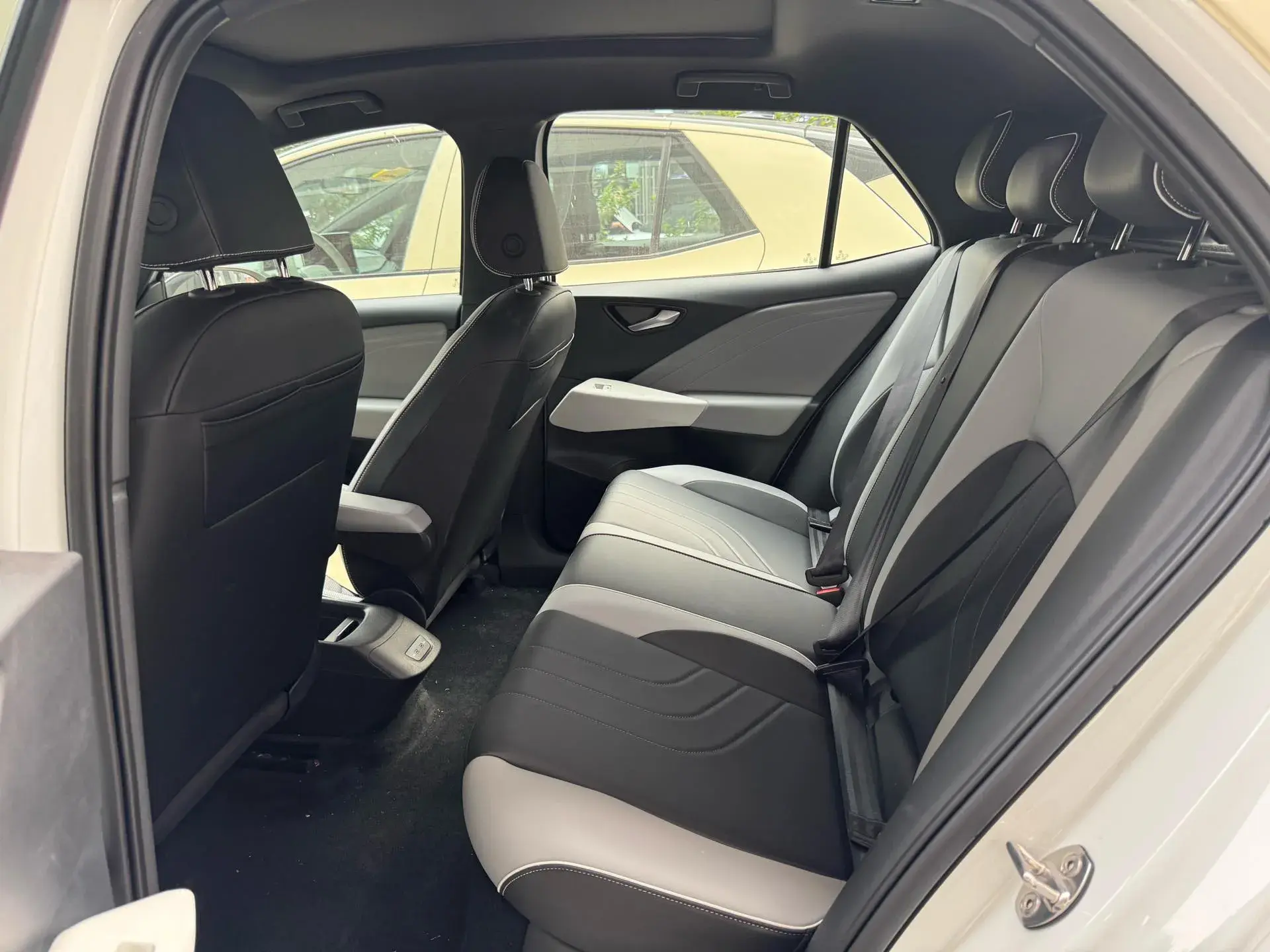 2025 VOLKSWAGEN ID.3 thumbnail 4