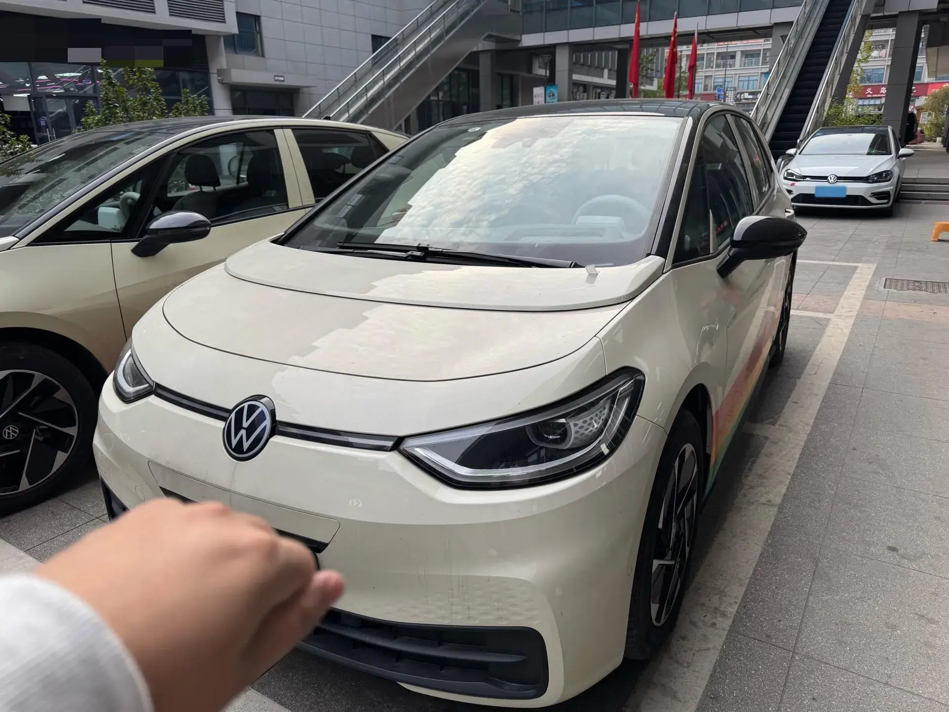 2025 VOLKSWAGEN ID.3 view 1